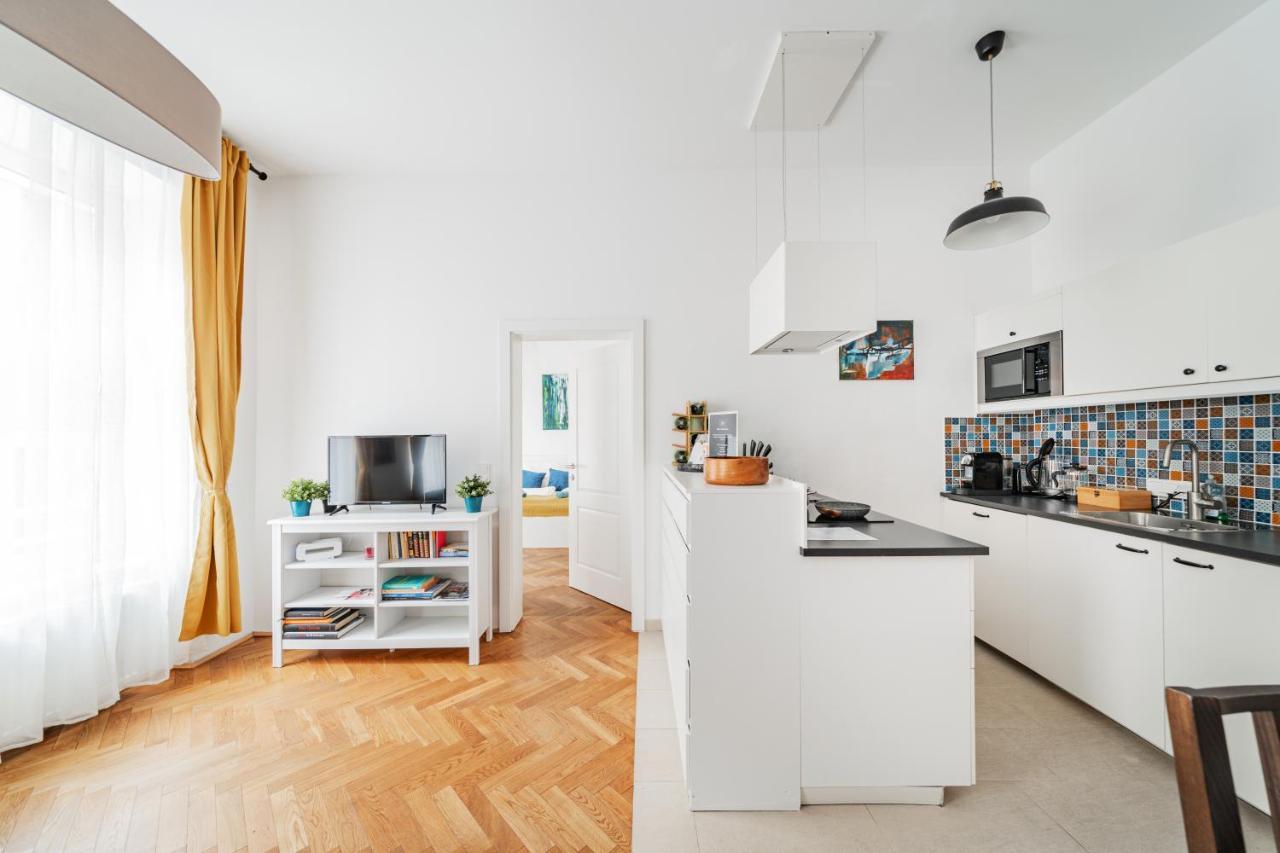 15 C&J'S Apartment Виена Екстериор снимка