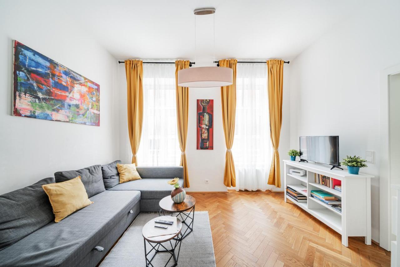15 C&J'S Apartment Виена Екстериор снимка